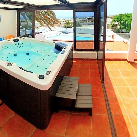Vista Mar, 360 Sqm, Pool, Whirlpool, Gaming Room, 85 Sqm Roof Tias